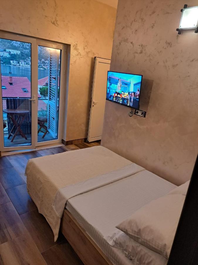 Apartments With Sea View In Prcanj コトル エクステリア 写真