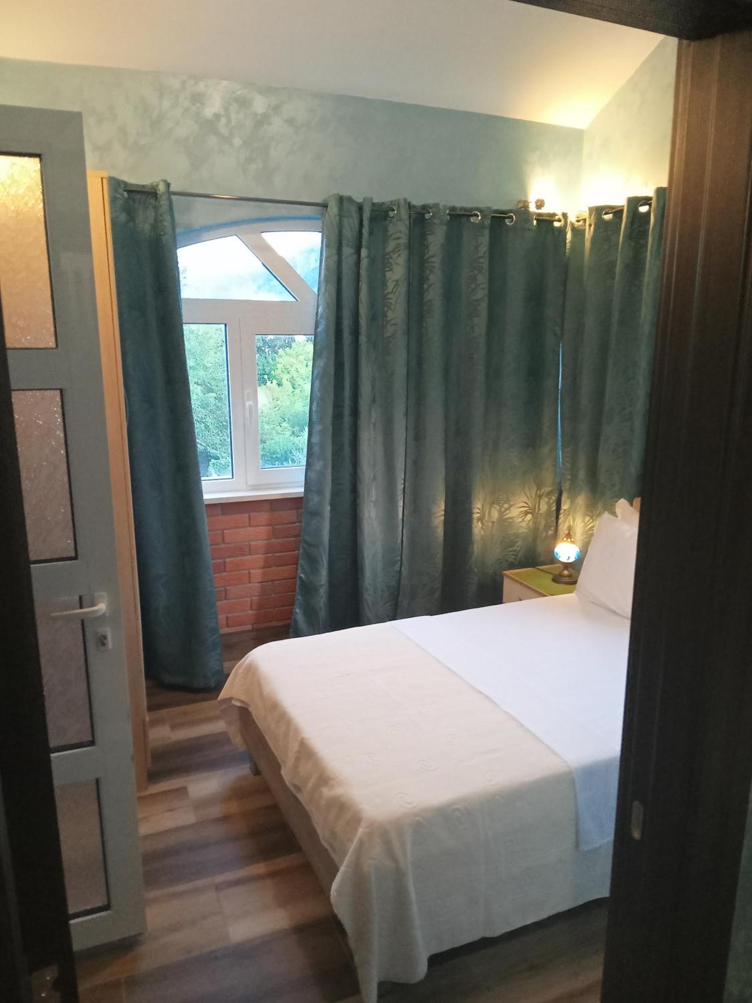 Apartments With Sea View In Prcanj コトル 部屋 写真
